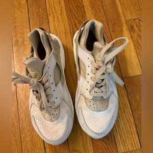 Nike Air Huarache Sneakers Neutral Beige / Tan – Women’s 9.5